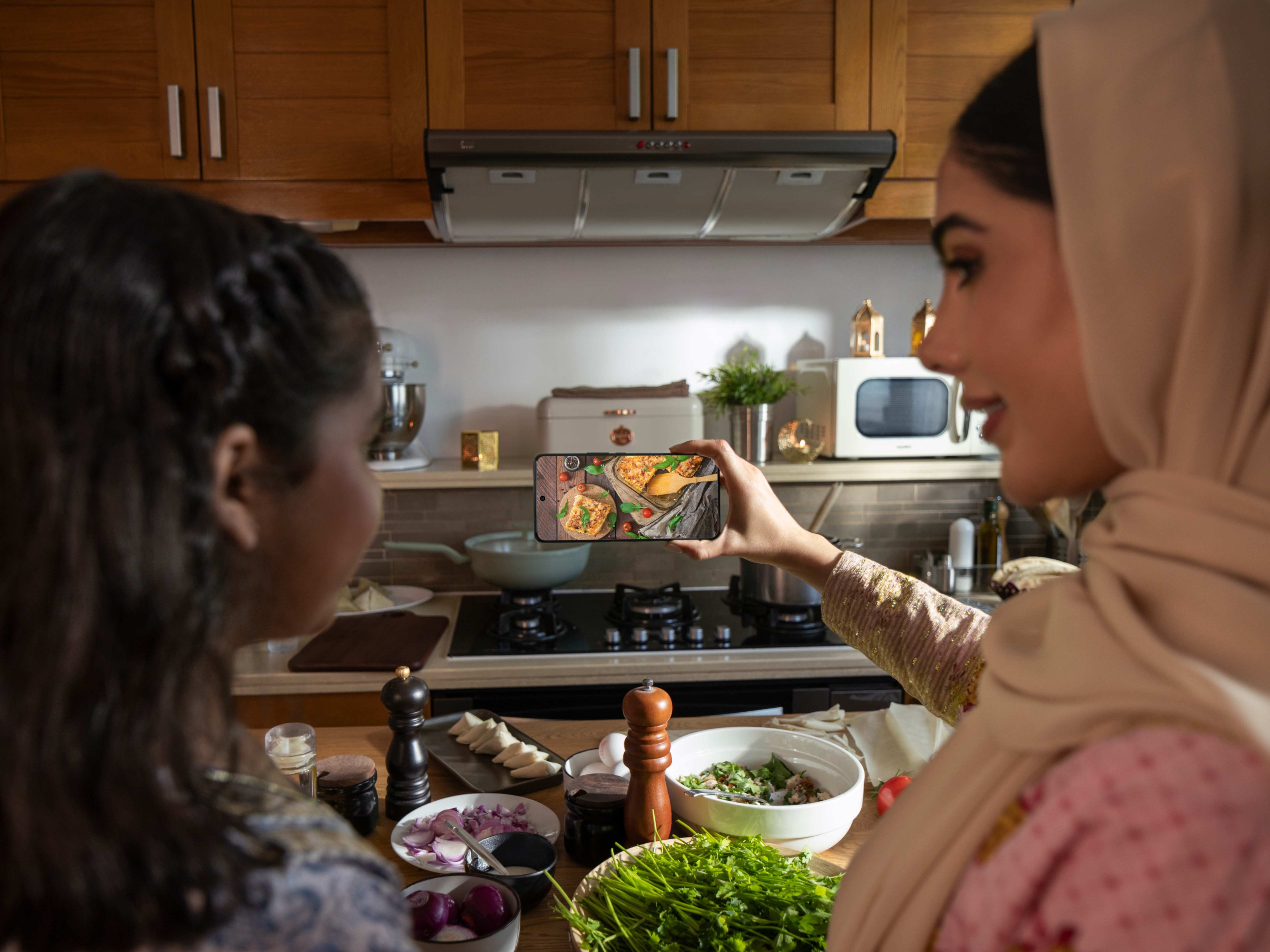 Vivo Ramadan campaign photography featuring a warm Saudi lifestyle setting